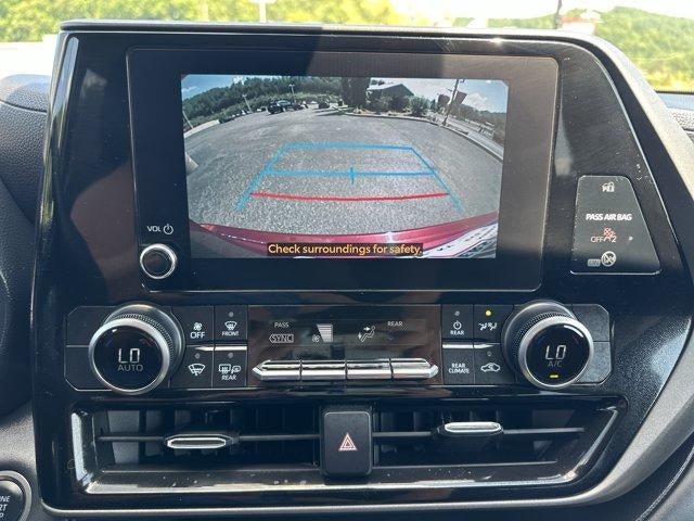 2025 Toyota Highlander LE AWD (SE)