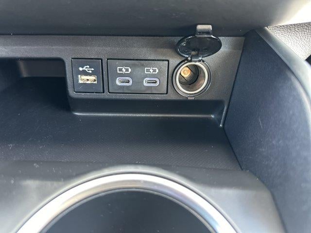 2025 Toyota Highlander LE AWD (SE)