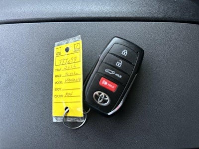2025 Toyota Highlander LE AWD (SE)