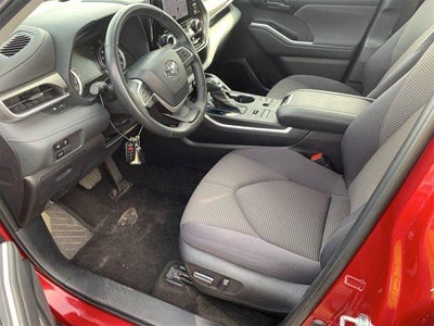 2025 Toyota Highlander LE AWD (SE)