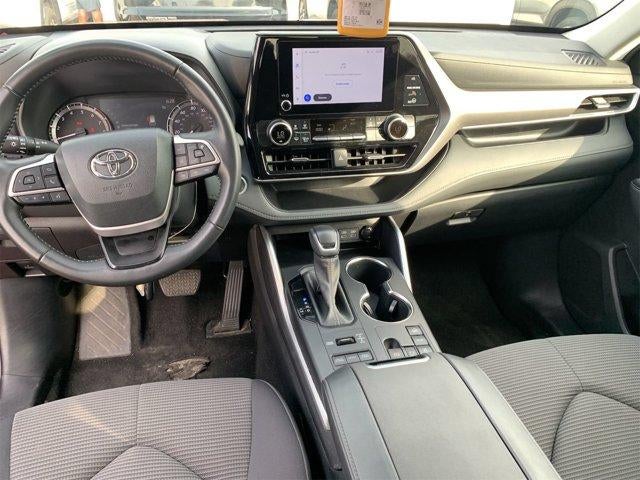 2025 Toyota Highlander LE AWD (SE)