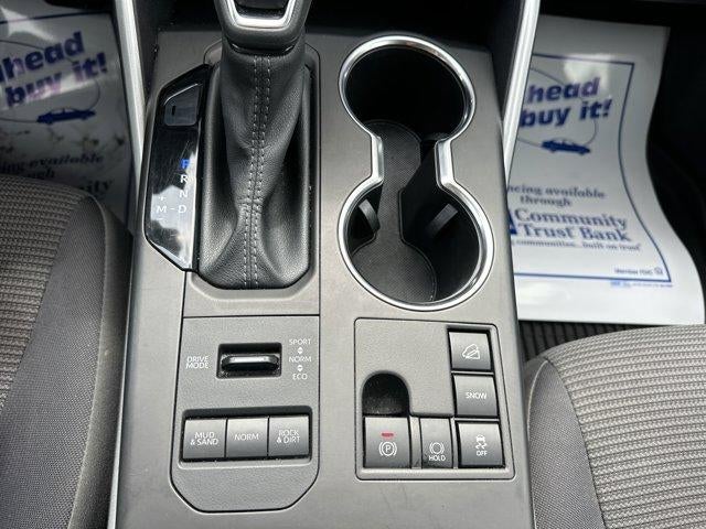 2025 Toyota Highlander LE AWD (SE)
