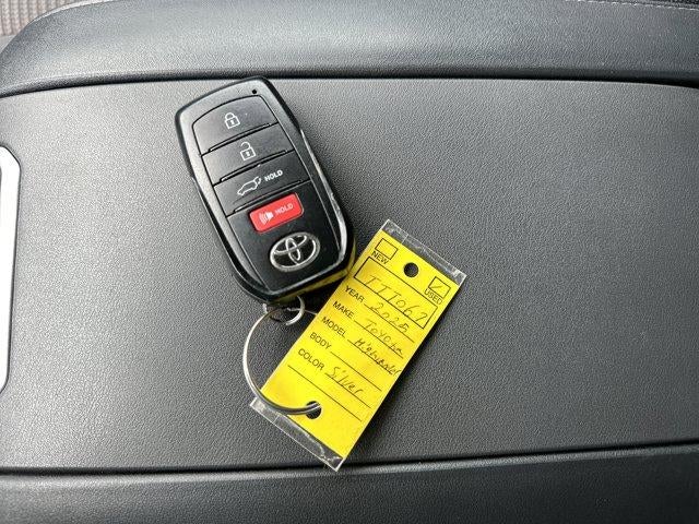 2025 Toyota Highlander LE AWD (SE)
