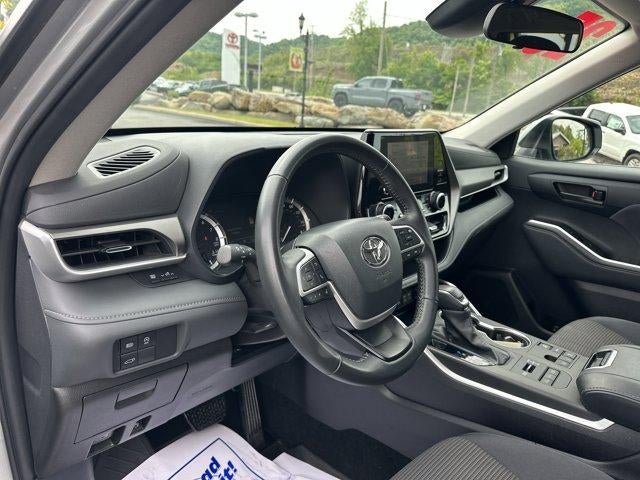 2025 Toyota Highlander LE AWD (SE)