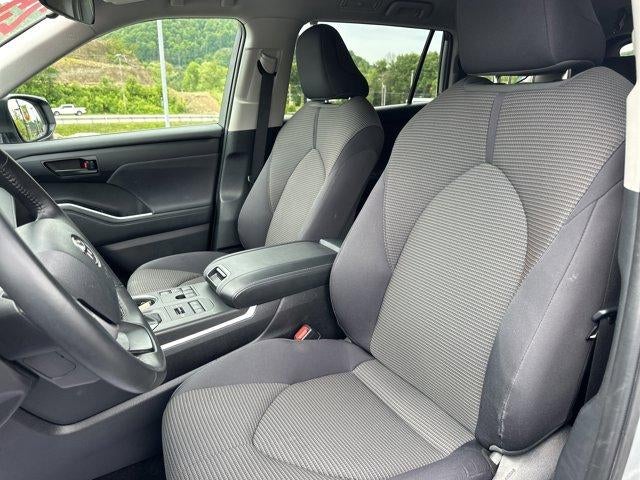 2025 Toyota Highlander LE AWD (SE)