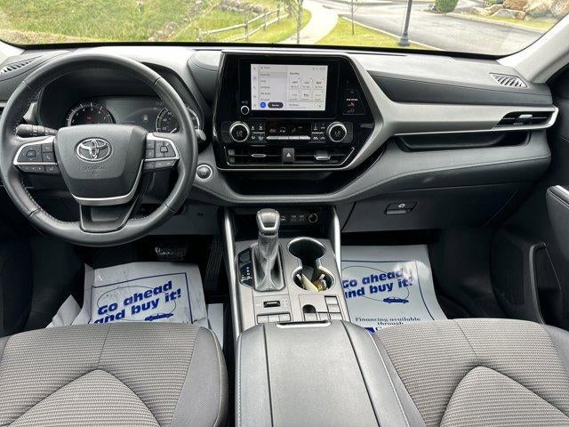 2025 Toyota Highlander LE AWD (SE)