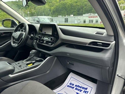 2025 Toyota Highlander LE AWD (SE)