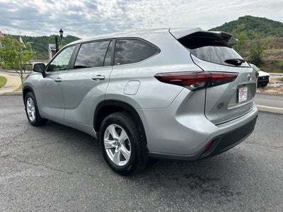 2025 Toyota Highlander LE AWD (SE)