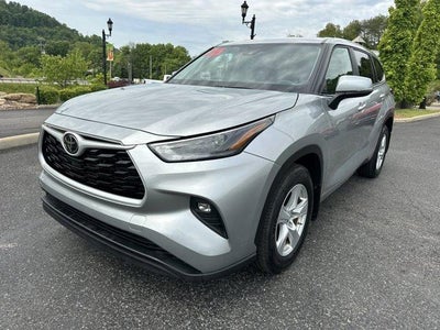 2025 Toyota Highlander LE AWD (SE)