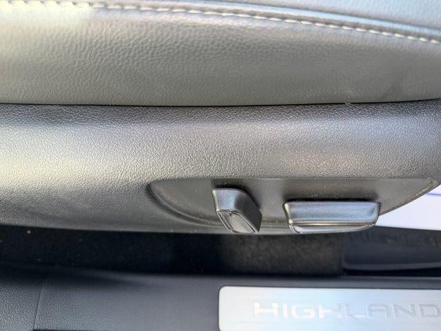 2023 Toyota Highlander Hybrid Limited AWD (Natl)