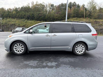 2013 Toyota Sienna 5dr 8-Pass Van V6 XLE FWD (Natl)