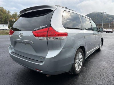 2013 Toyota Sienna 5dr 8-Pass Van V6 XLE FWD (Natl)