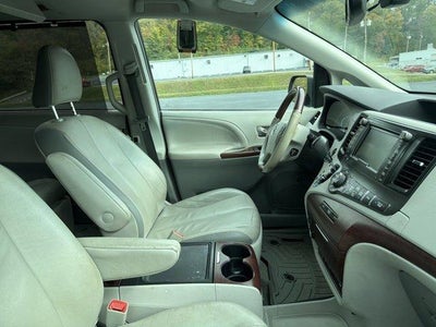 2013 Toyota Sienna 5dr 8-Pass Van V6 XLE FWD (Natl)