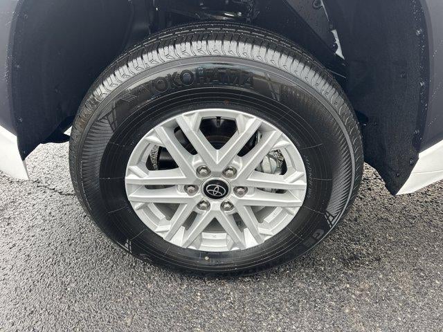 2024 Toyota Tundra 4WD 4WD SR5 CrewMax 5.5' Bed (Natl)