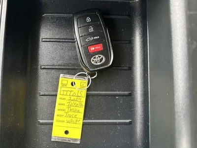 2024 Toyota Tundra 4WD 4WD SR5 CrewMax 5.5' Bed (Natl)