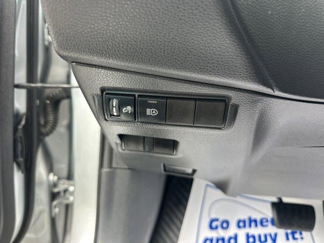 2025 Toyota Corolla Cross XLE 4WD (Natl)