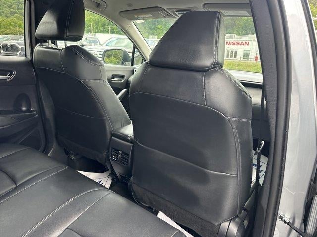 2025 Toyota Corolla Cross XLE 4WD (Natl)
