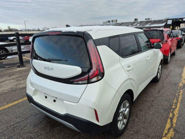 2024 Kia Soul LX IVT
