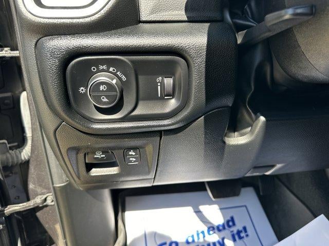 2022 RAM 1500 Big Horn 4x4 Crew Cab 5'7" Box