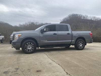 2024 Nissan Titan 4x4 Crew Cab SV