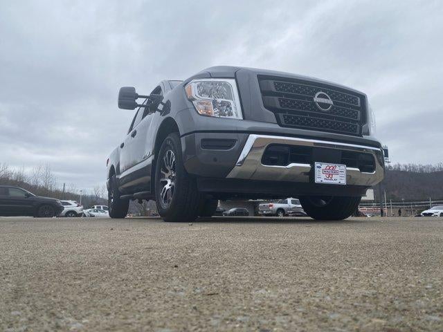 2024 Nissan Titan 4x4 Crew Cab SV