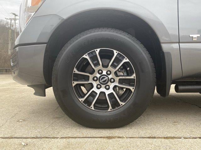 2024 Nissan Titan 4x4 Crew Cab SV