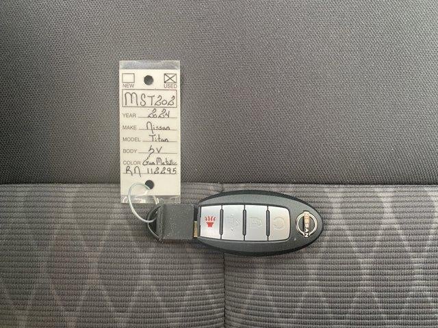 2024 Nissan Titan 4x4 Crew Cab SV