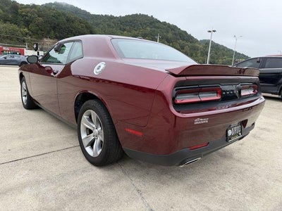 2022 Dodge Challenger SXT RWD