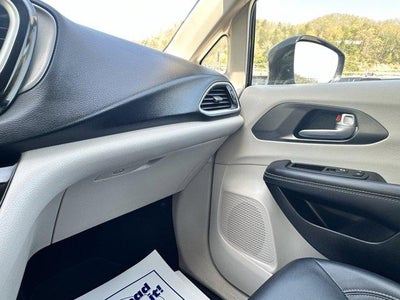 2024 Chrysler Pacifica Touring L FWD