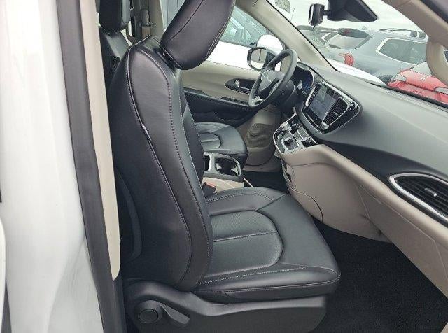 2024 Chrysler Pacifica Touring L FWD