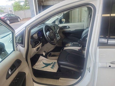 2024 Chrysler Pacifica Touring L FWD