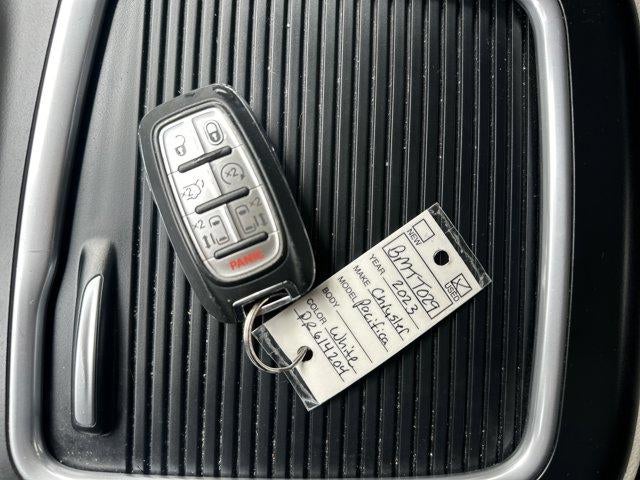 2023 Chrysler Pacifica Hybrid Touring L FWD