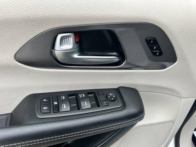 2023 Chrysler Pacifica Hybrid Touring L FWD