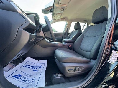 2025 Toyota RAV4 XLE AWD (Natl)