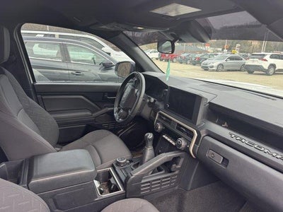 2024 Toyota Tacoma 4WD 4WD SR Double Cab 5' Bed MT (Natl)