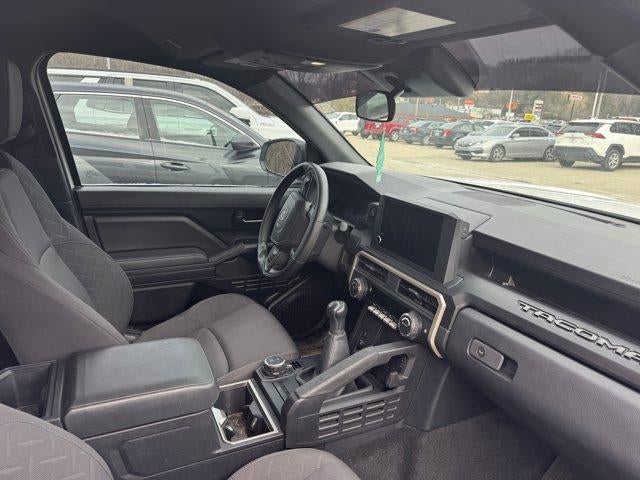 2024 Toyota Tacoma 4WD 4WD SR Double Cab 5' Bed MT (Natl)
