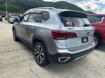 2022 Volkswagen Taos SE 4MOTION