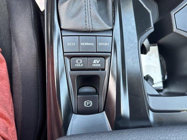 2025 Toyota Camry LE (Natl)