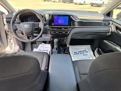 2025 Toyota Camry LE (Natl)