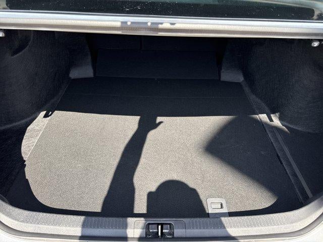 2025 Toyota Camry LE (Natl)