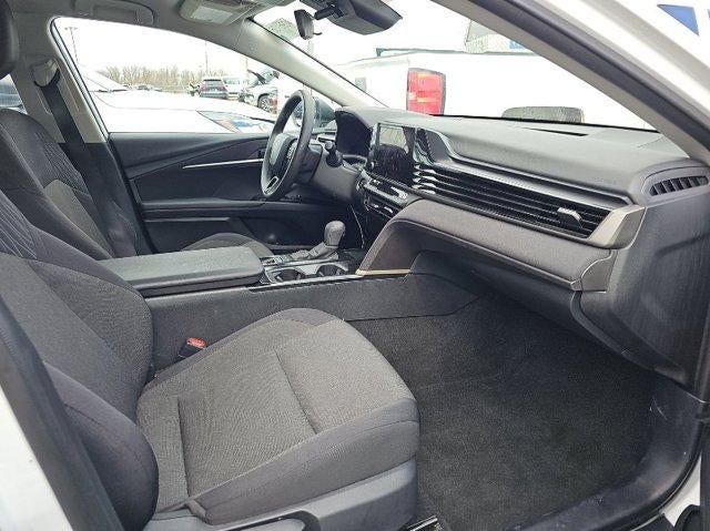 2025 Toyota Camry LE (SE)