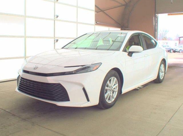 2025 Toyota Camry LE (SE)