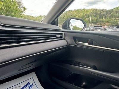 2025 Toyota Camry LE (SE)