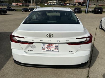 2025 Toyota Camry LE (SE)