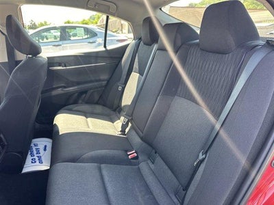 2025 Toyota Camry LE (Natl)