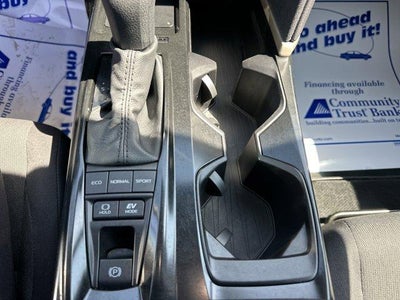 2025 Toyota Camry LE (Natl)