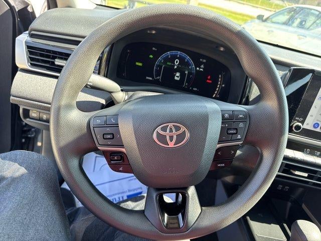 2025 Toyota Camry LE (Natl)