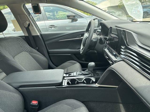 2025 Toyota Camry LE (Natl)