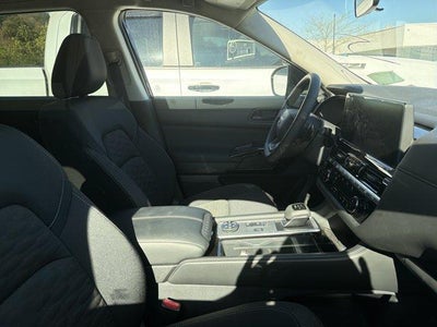 2026 Nissan Pathfinder SV 4WD