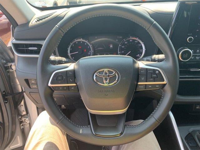2025 Toyota Highlander LE AWD (Natl)